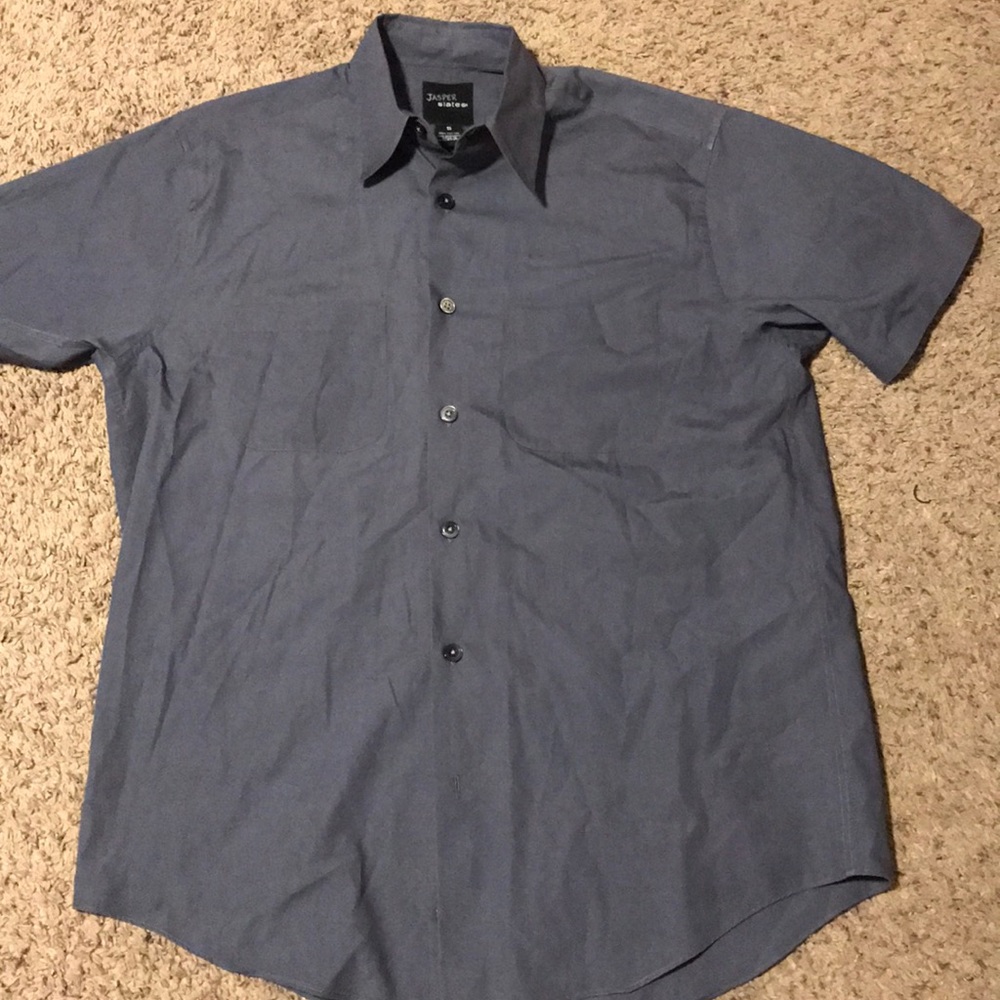 Slates. Men’s T-shirt button-up.